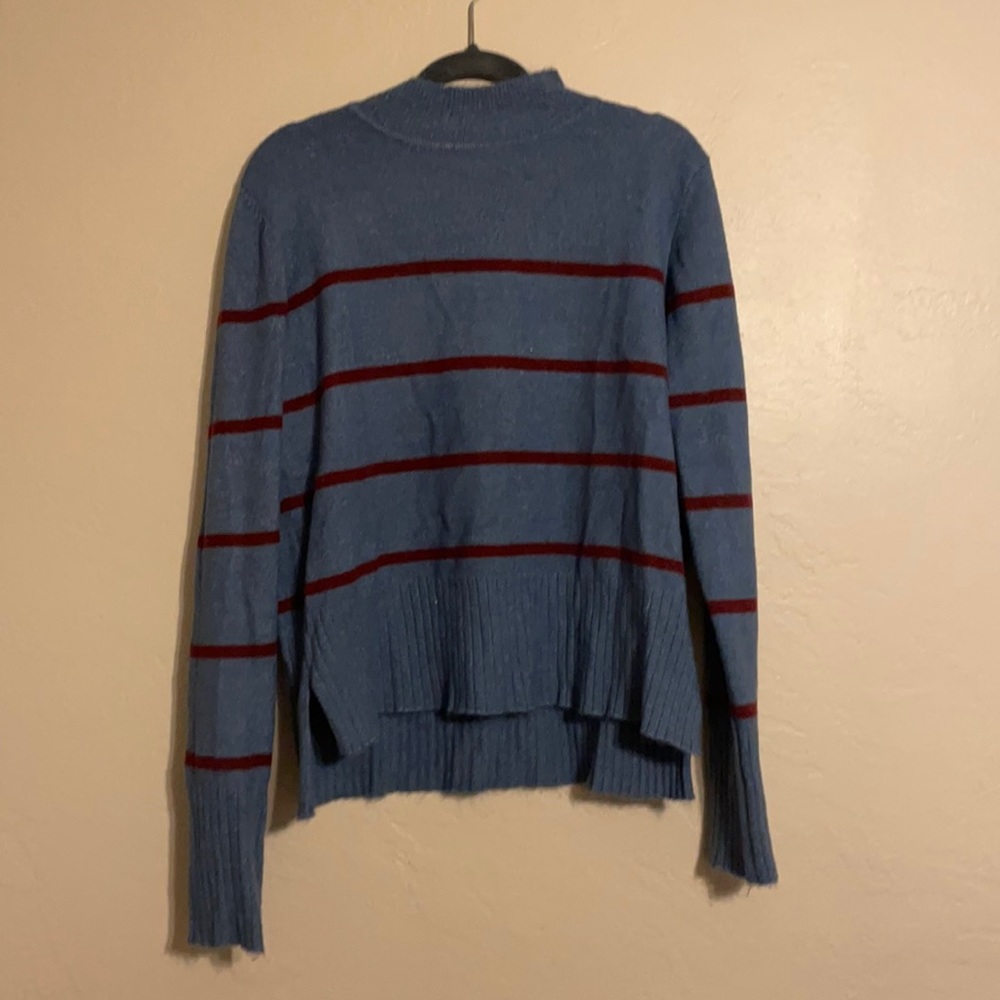 Women’s sweater. Acrylic and polyester